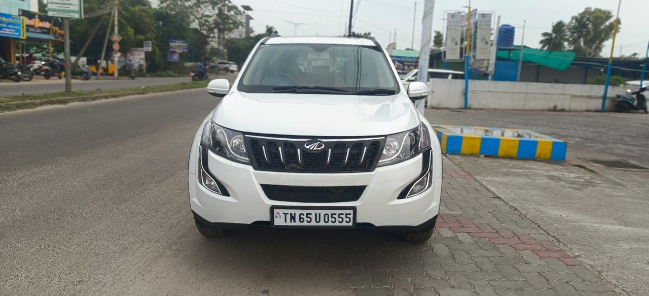 2015 Mahindra XUV500 W10