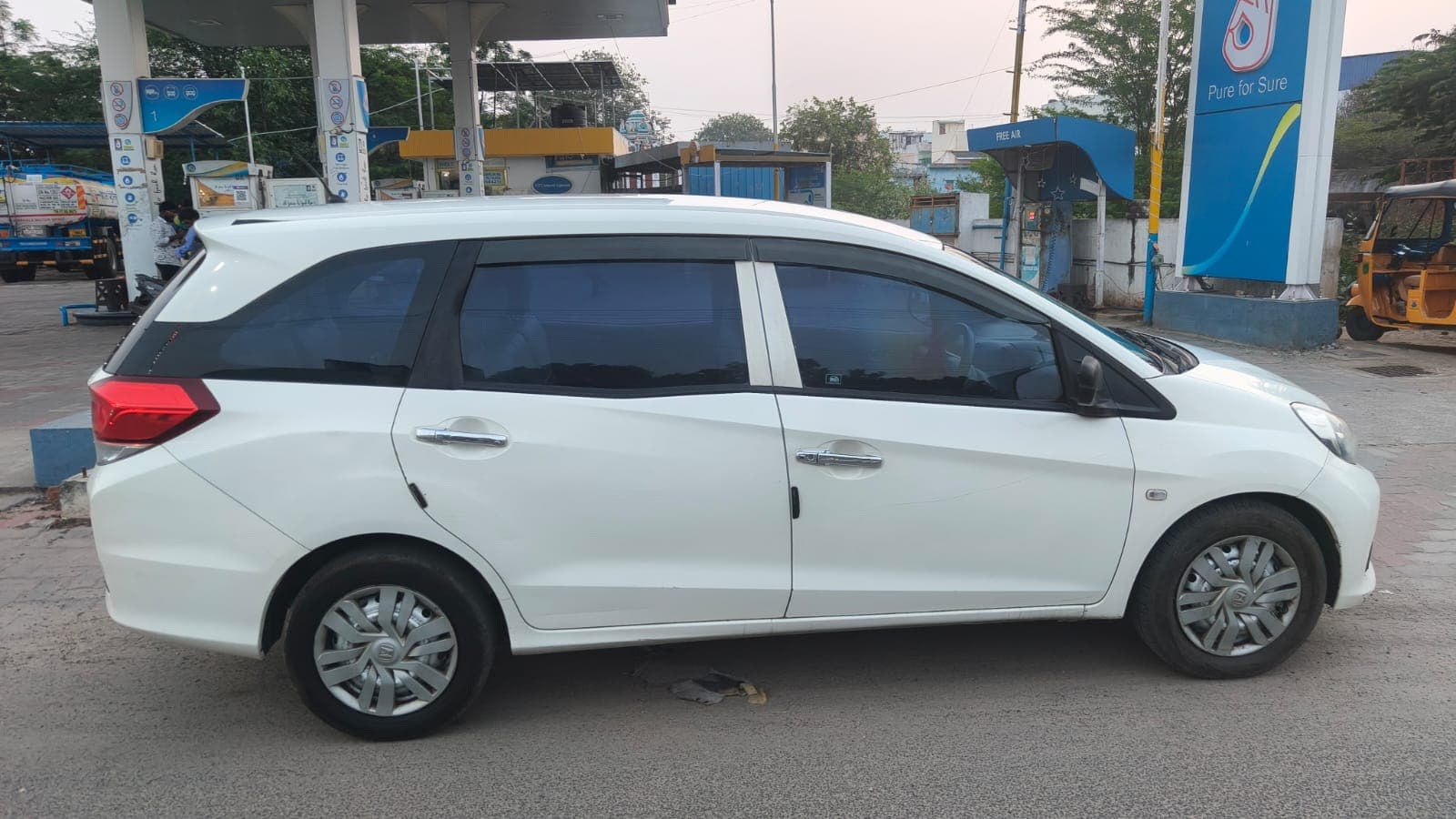 2014 Honda Mobilio E 2
