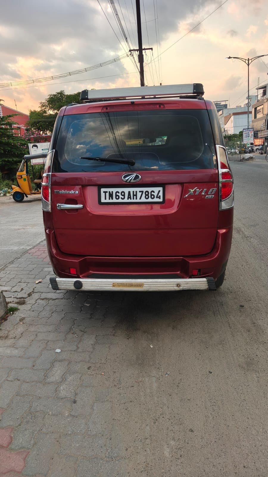 2013 Mahindra Xylo E4 3
