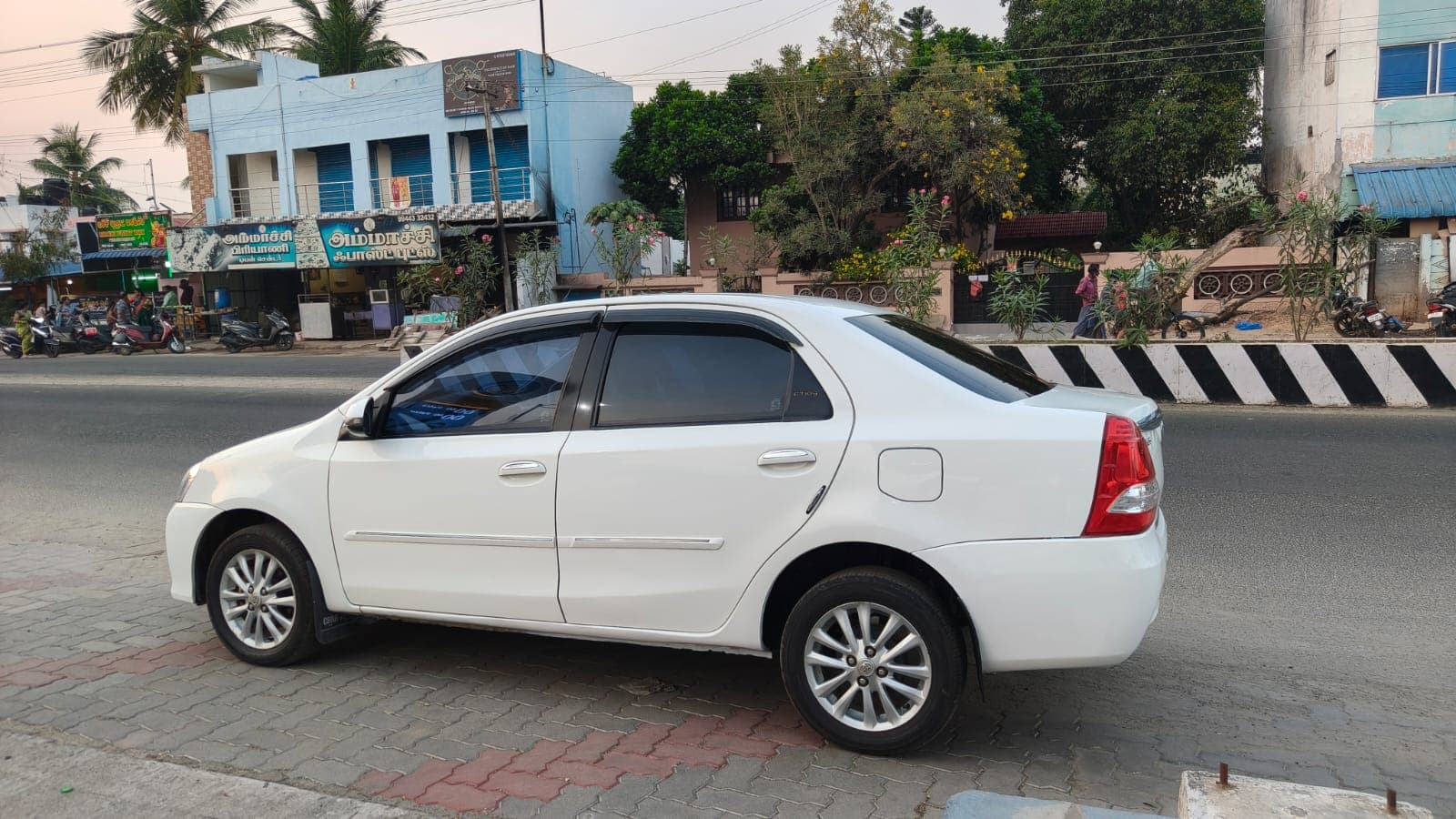 2013 Toyota Etios G 2
