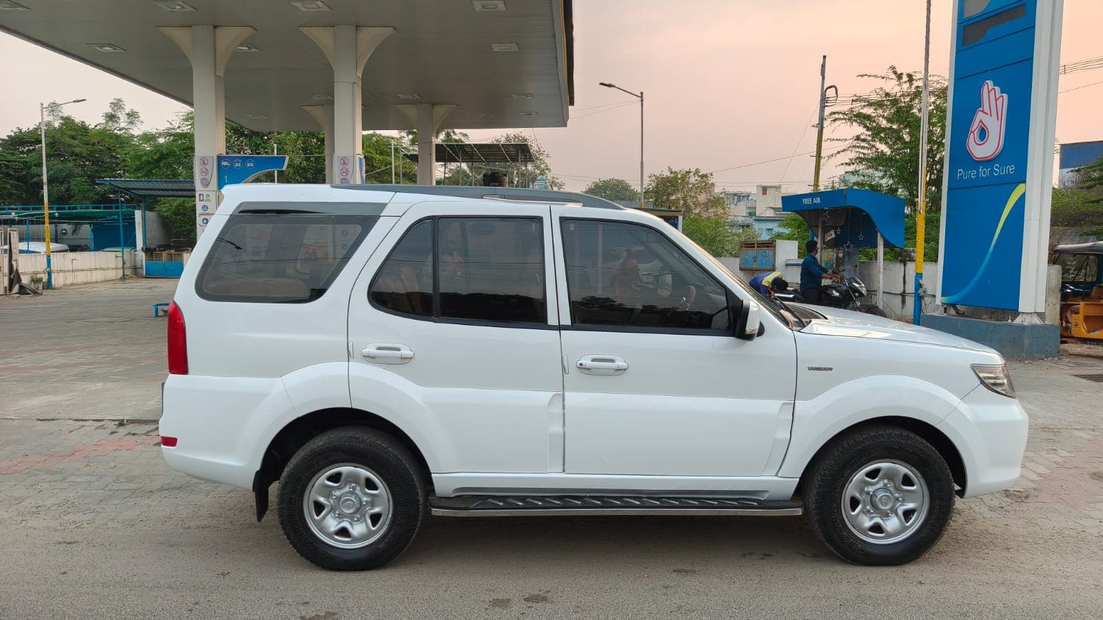 2016 Tata Safari Storme VX 4