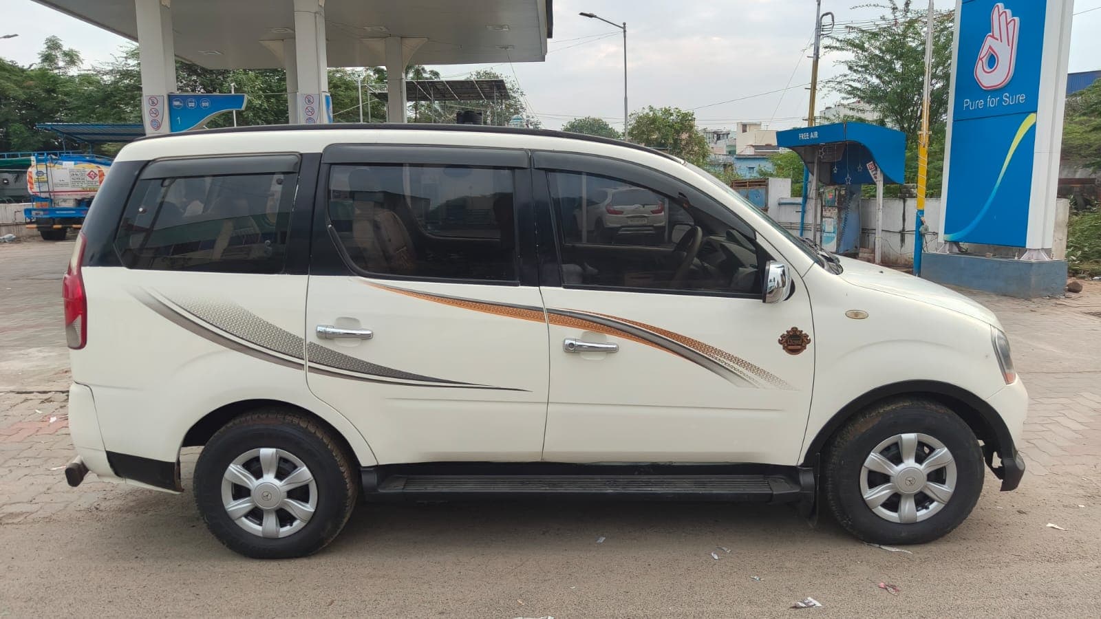 2012 Mahindra Xylo E4 3