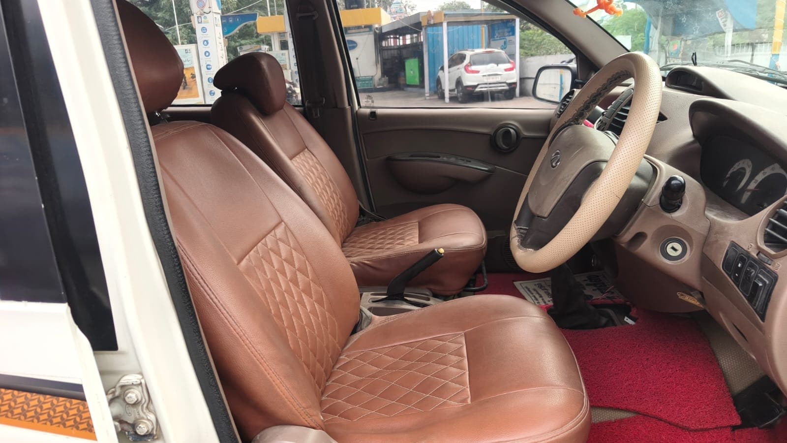 2012 Mahindra Xylo E4 6