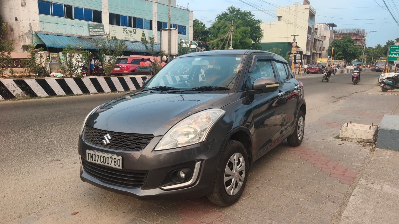 2015 Maruti Suzuki Swift VXi 2