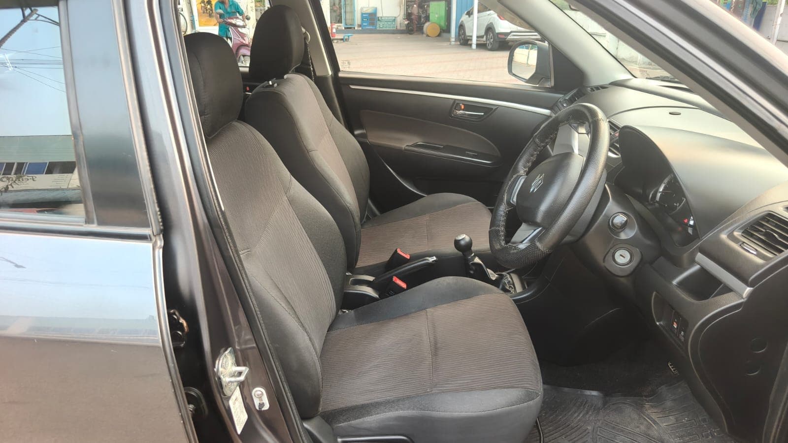 2015 Maruti Suzuki Swift VXi 6