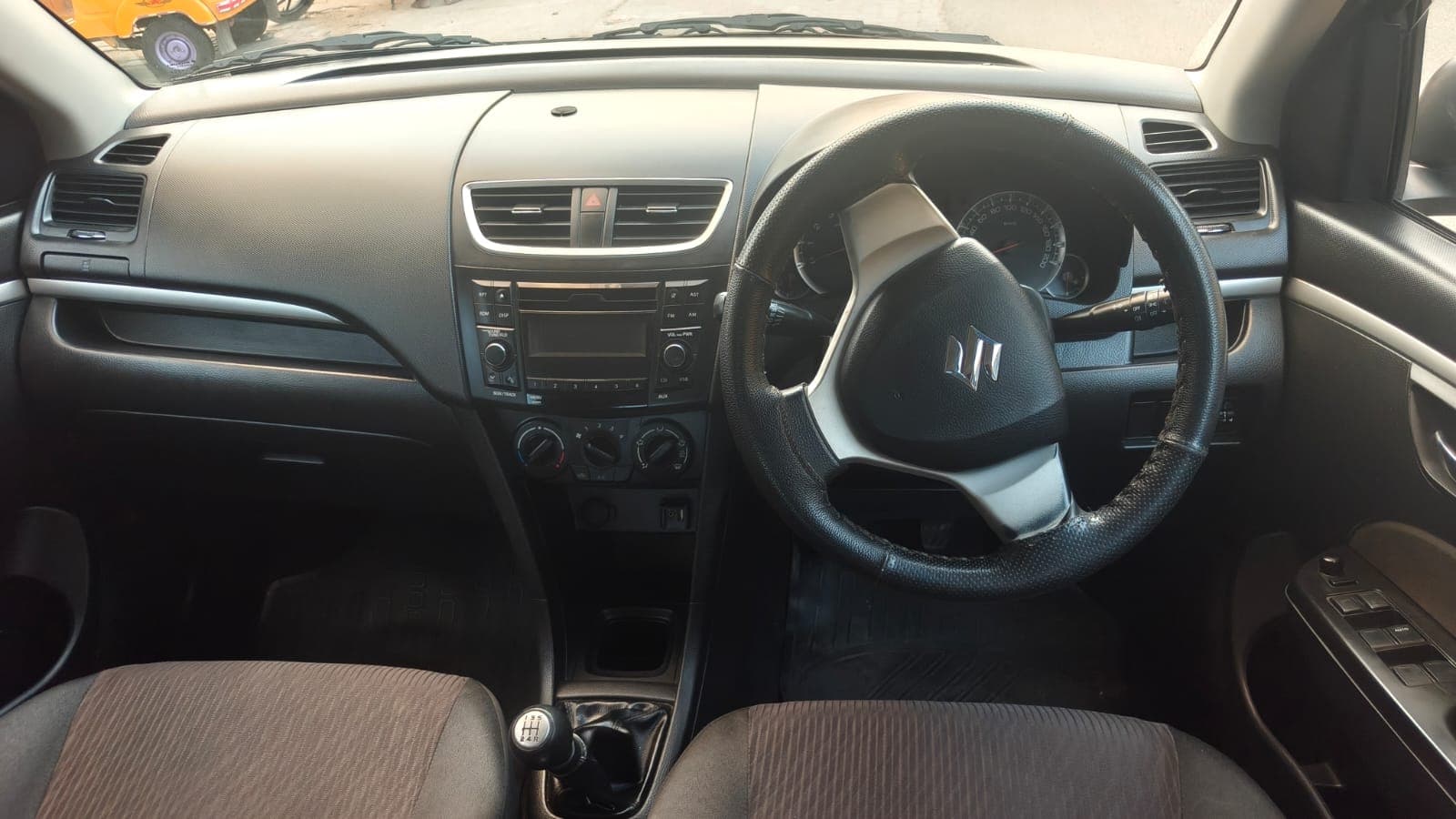 2015 Maruti Suzuki Swift VXi 8