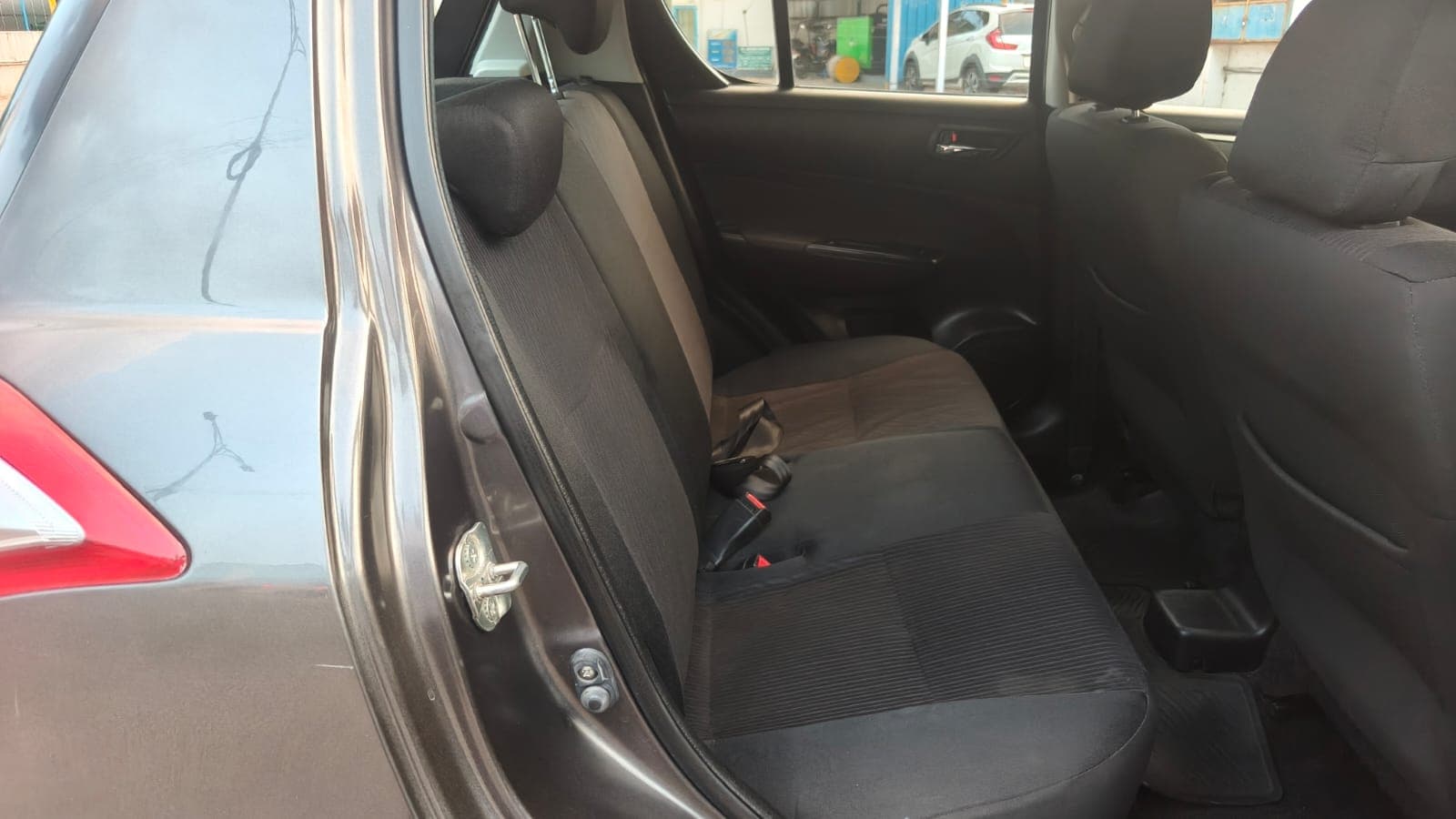 2015 Maruti Suzuki Swift VXi 7