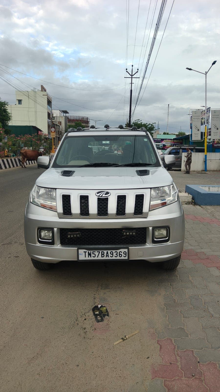 2016 Mahindra TUV300 T8 1