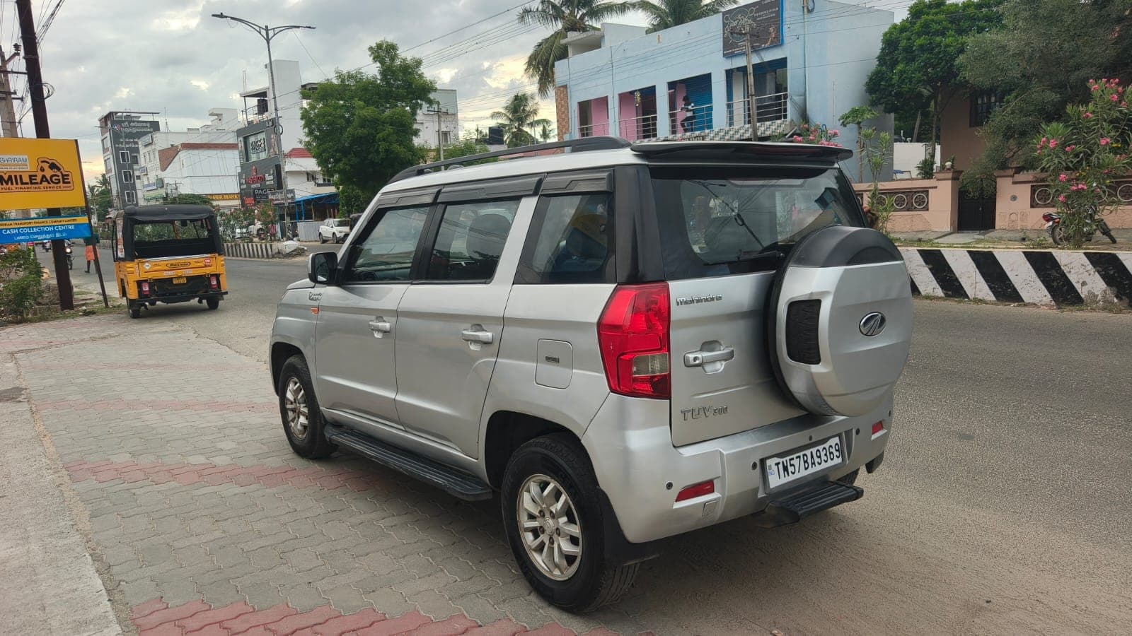 2016 Mahindra TUV300 T8 3