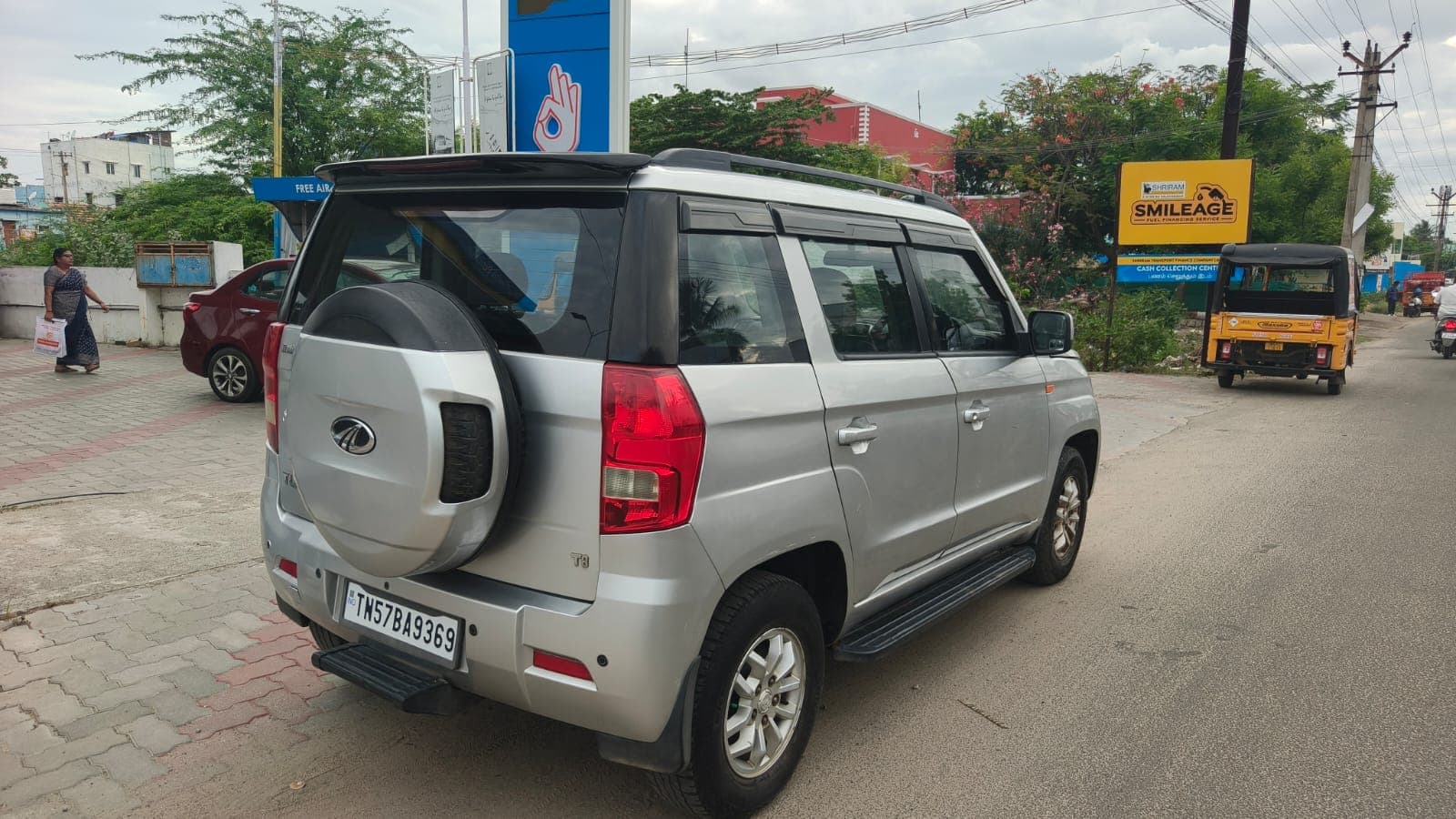 2016 Mahindra TUV300 T8 4