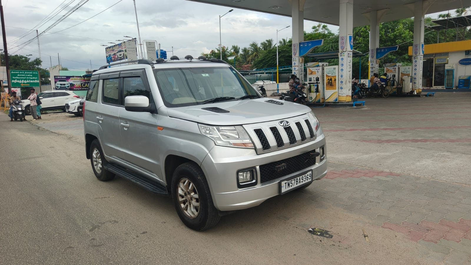 2016 Mahindra TUV300 T8 5